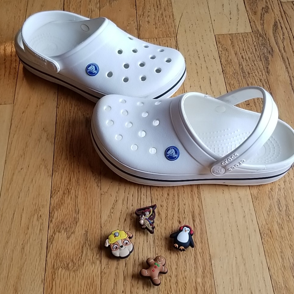 Crocs white with blue stripe M4 or W6
